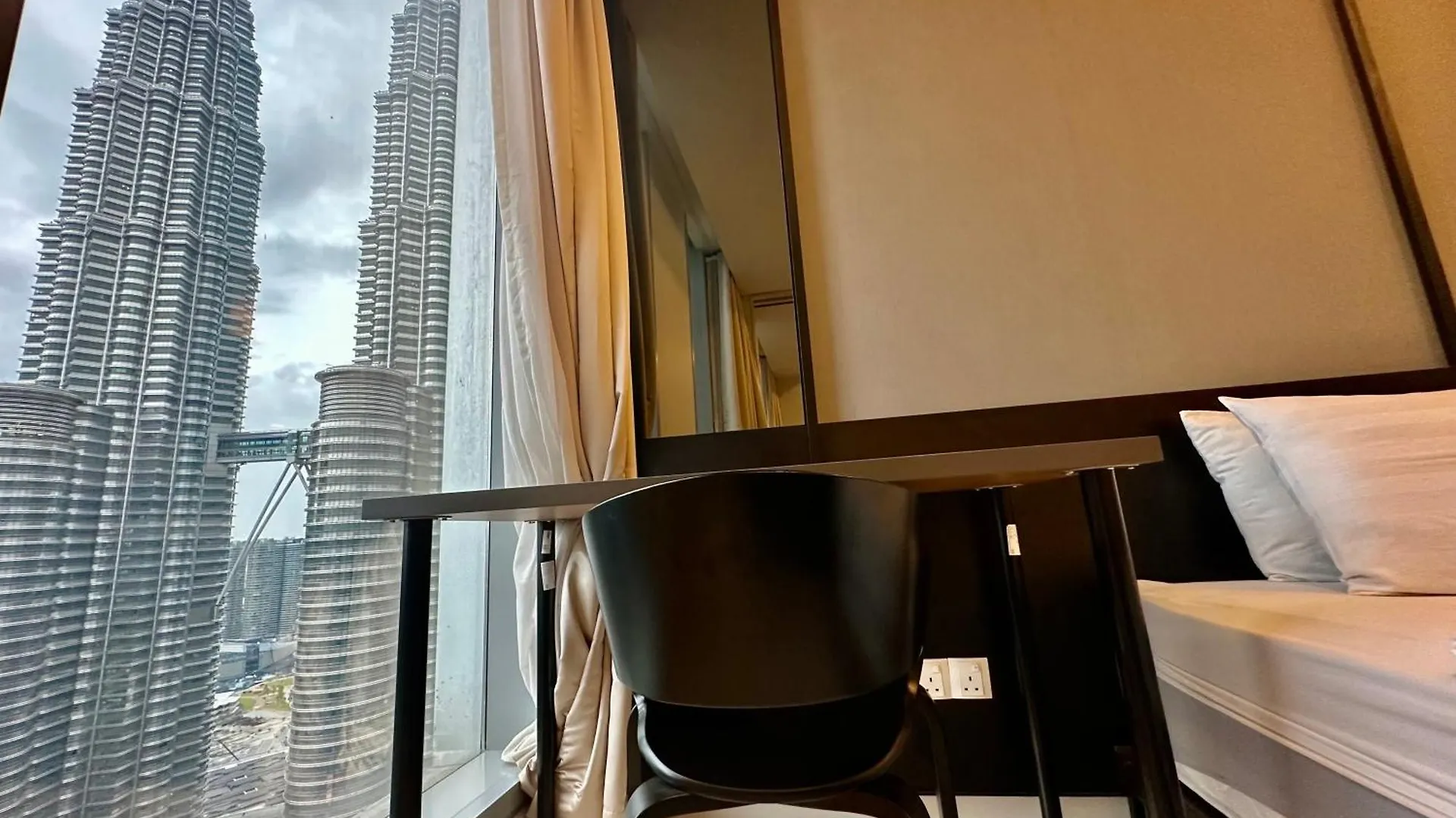 Queen Suites Tropicana The Residence Klcc Kuala Lumpur City Centre Pansiyon