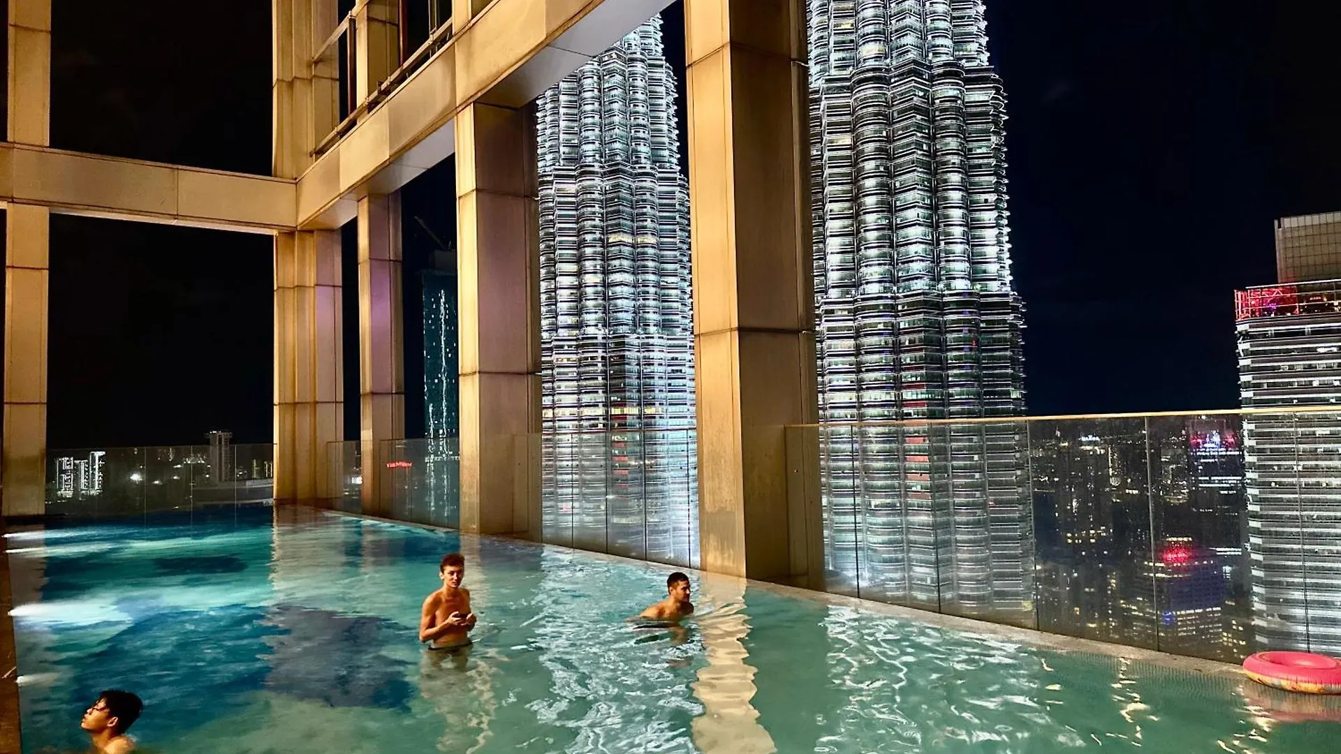 Queen Suites Tropicana The Residence Klcc Kuala Lumpur City Centre Pansiyon